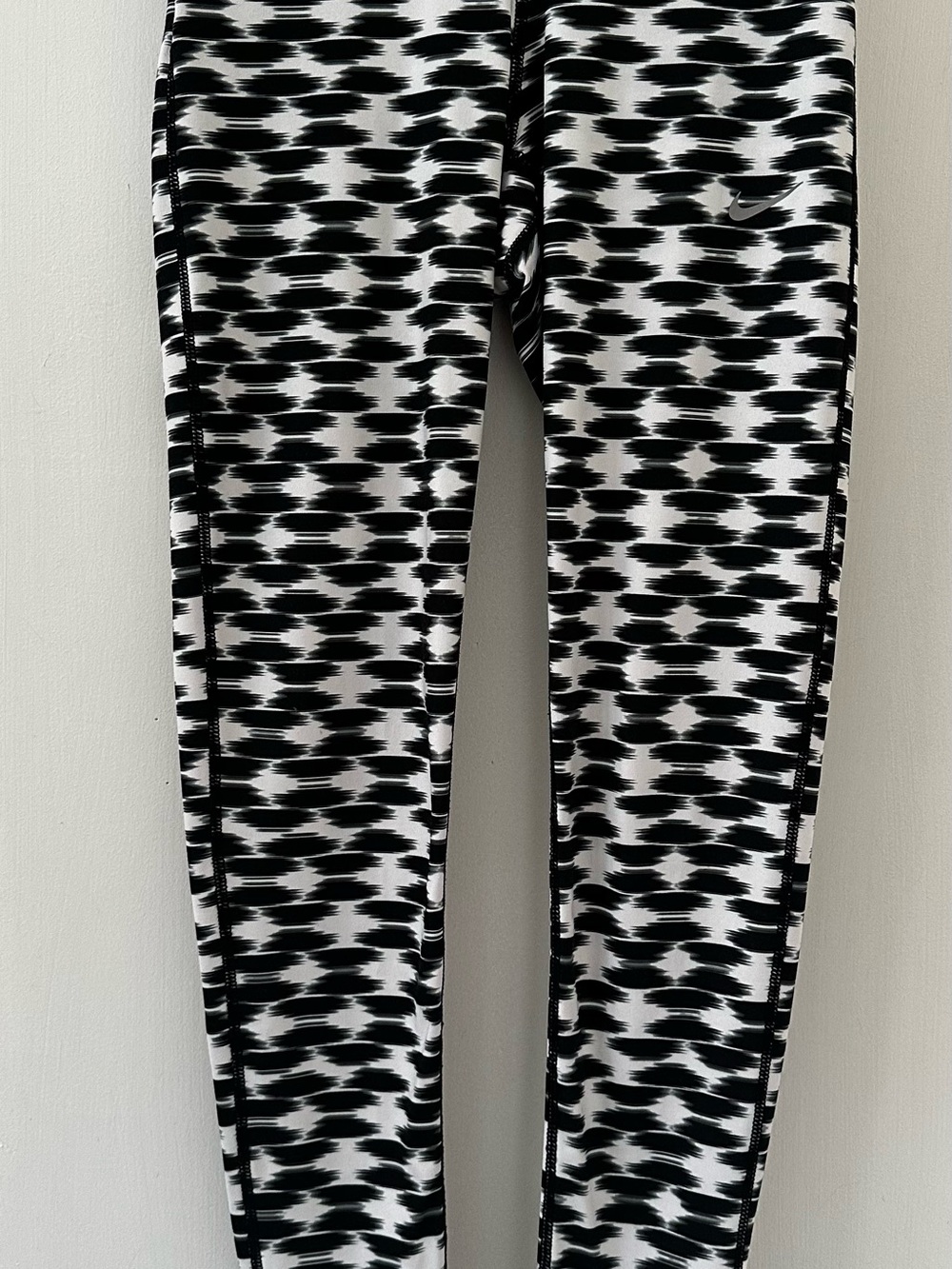 Nike Black & White Abstract Print Leggings